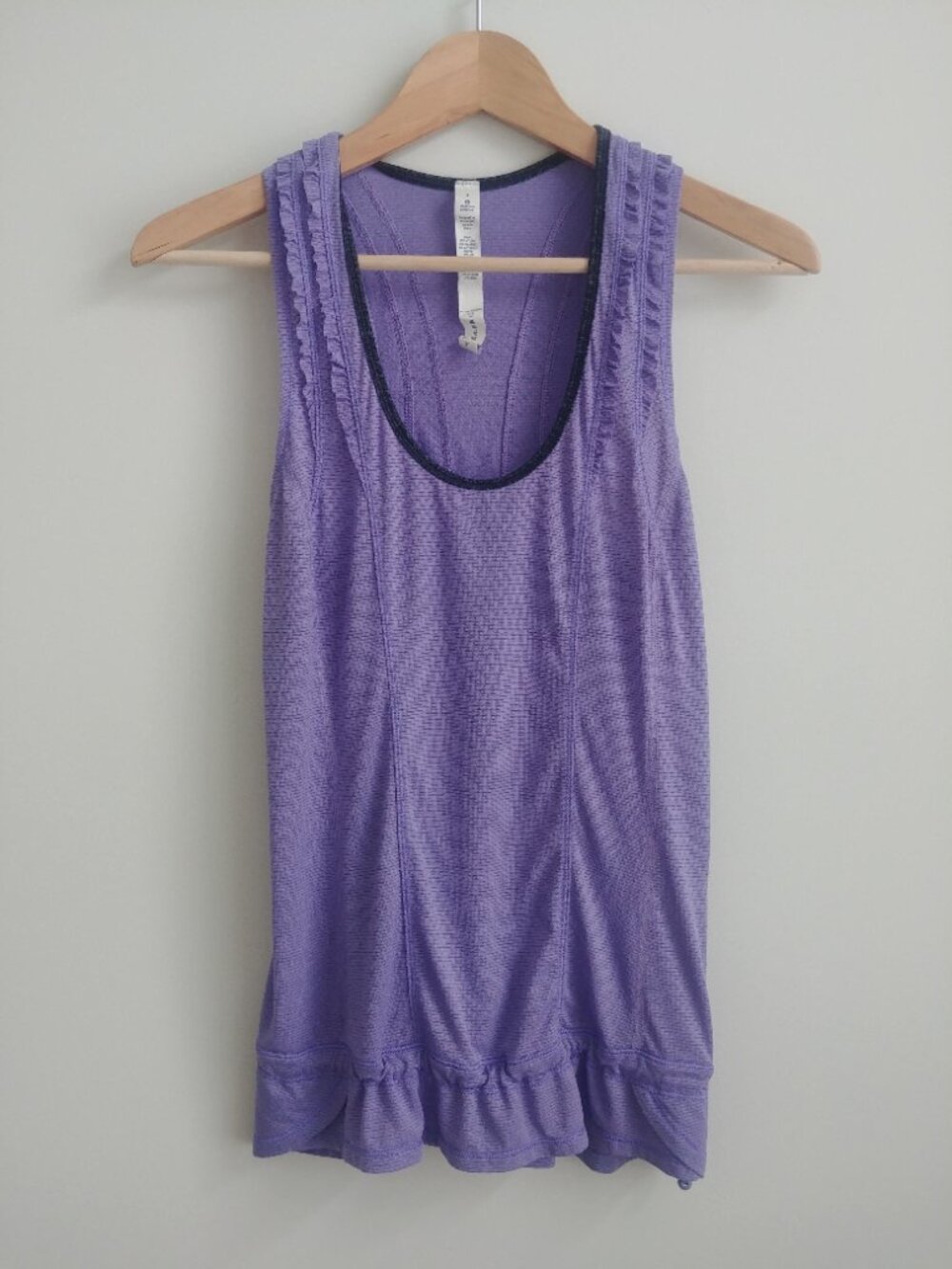 Lululemon 4 purple racerback style tank top drawstring ruffles